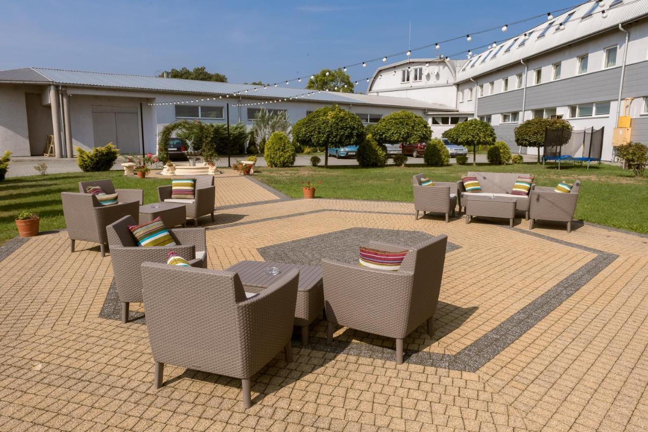Hotel Sezam Machowa Exterior photo